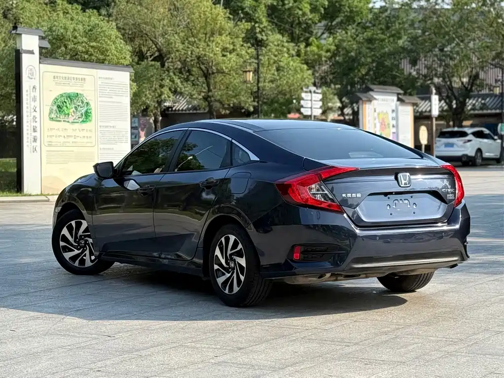 Honda Civic 2018 — фото 7