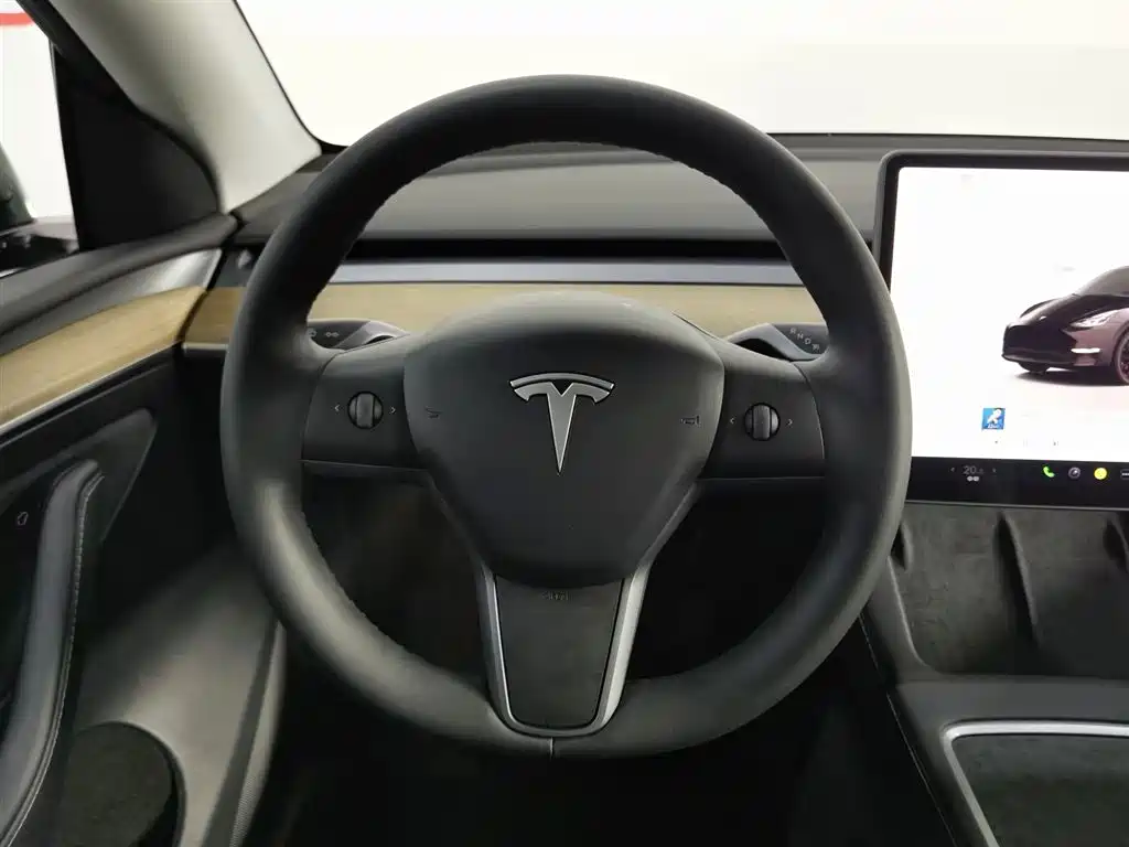 Tesla Model Y 2023 — фото 11