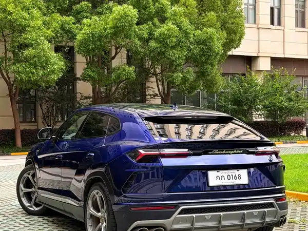 Lamborghini Urus 2021
