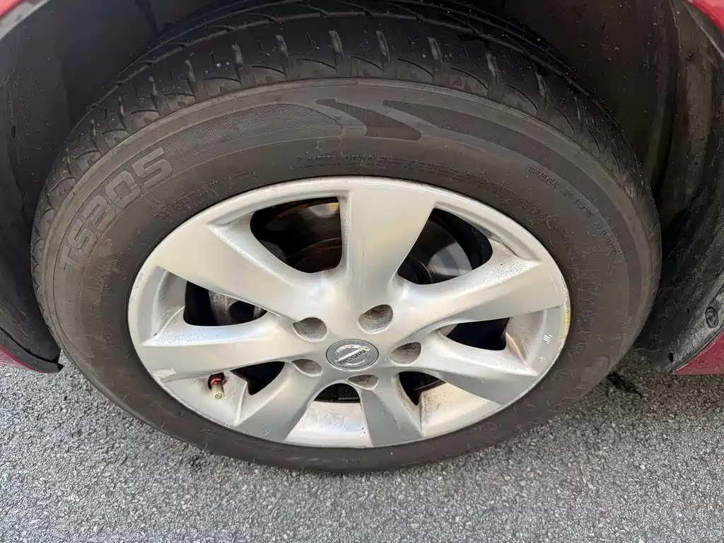 Nissan Tiida 2011