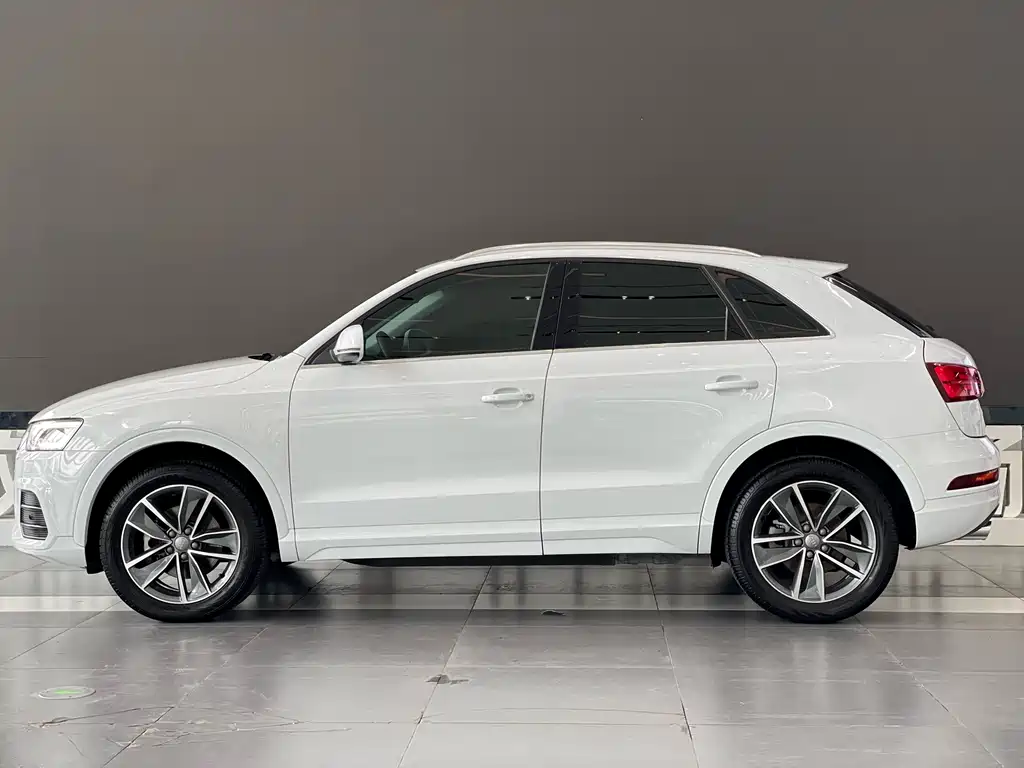 Audi Q3 2019 — фото 9