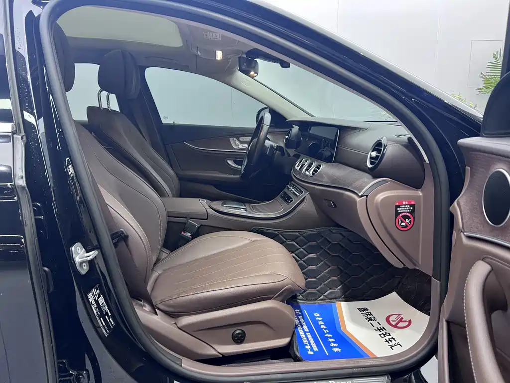 Mercedes-Benz E-Class 2023 — фото 12