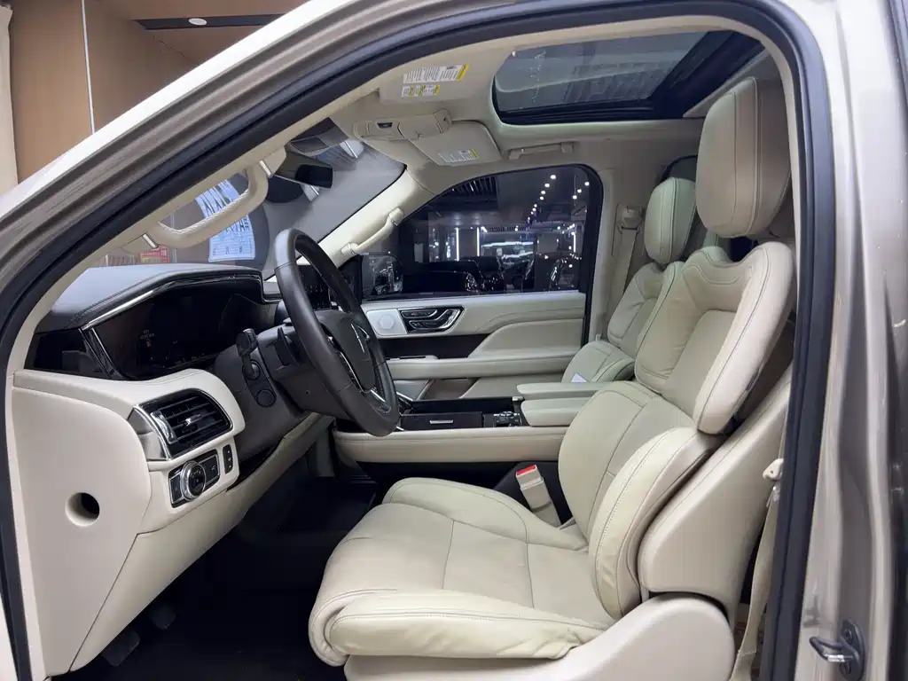 Lincoln Navigator 2018 — фото 11
