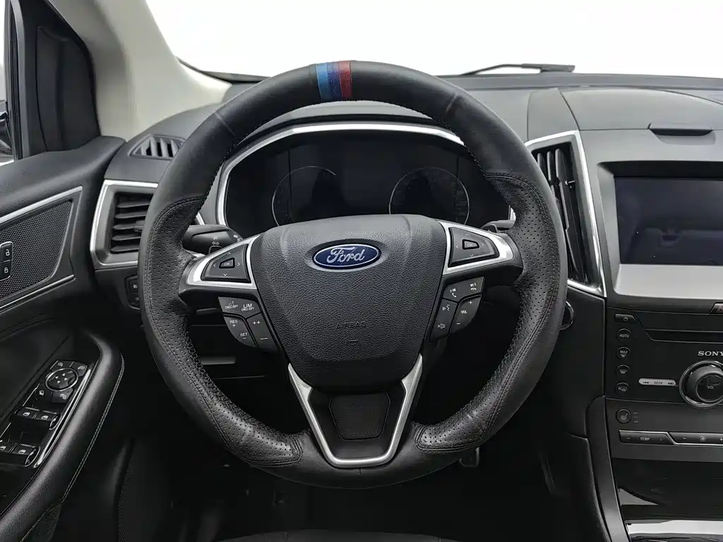 Ford Edge 2017 — фото 11