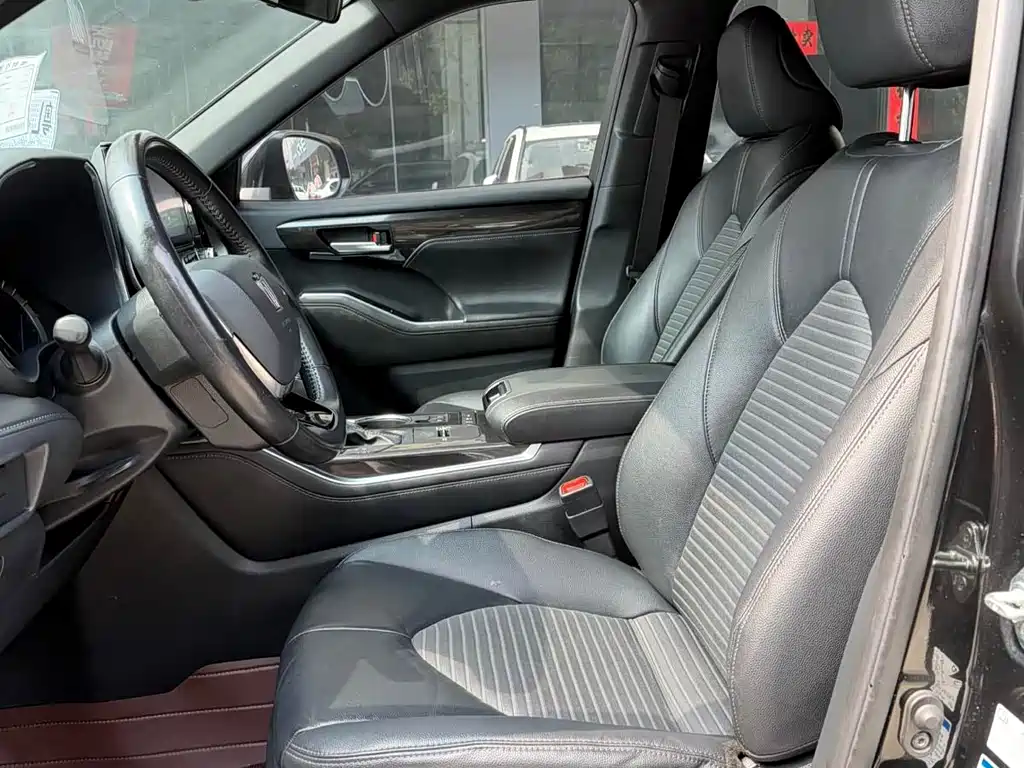 Toyota Crown Kluger 2022