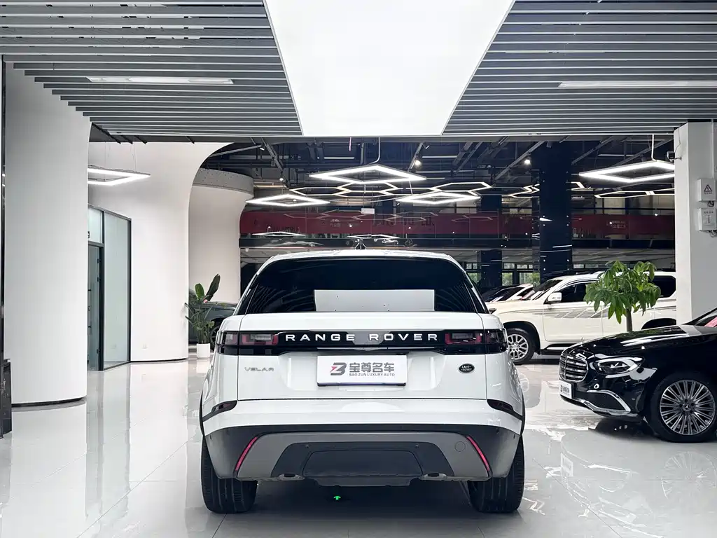 Land Rover Velar 2023 — фото 17