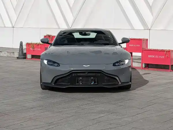 Aston Martin V8 Vantage 2022