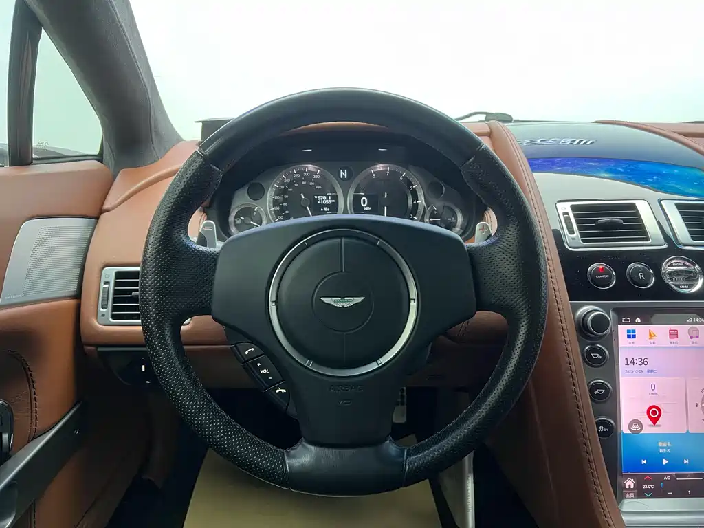 Aston Martin V8 Vantage 2012 — фото 12
