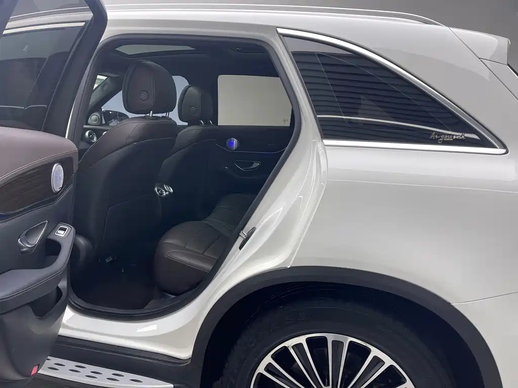 Mercedes-Benz GLC 2017 — фото 17