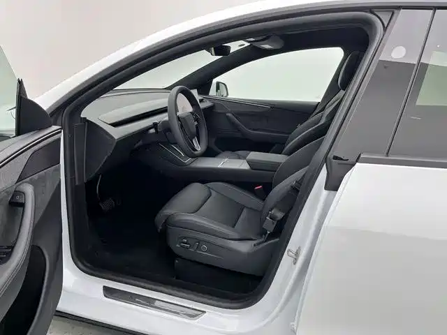 Tesla Model Y L 2026 — фото 14