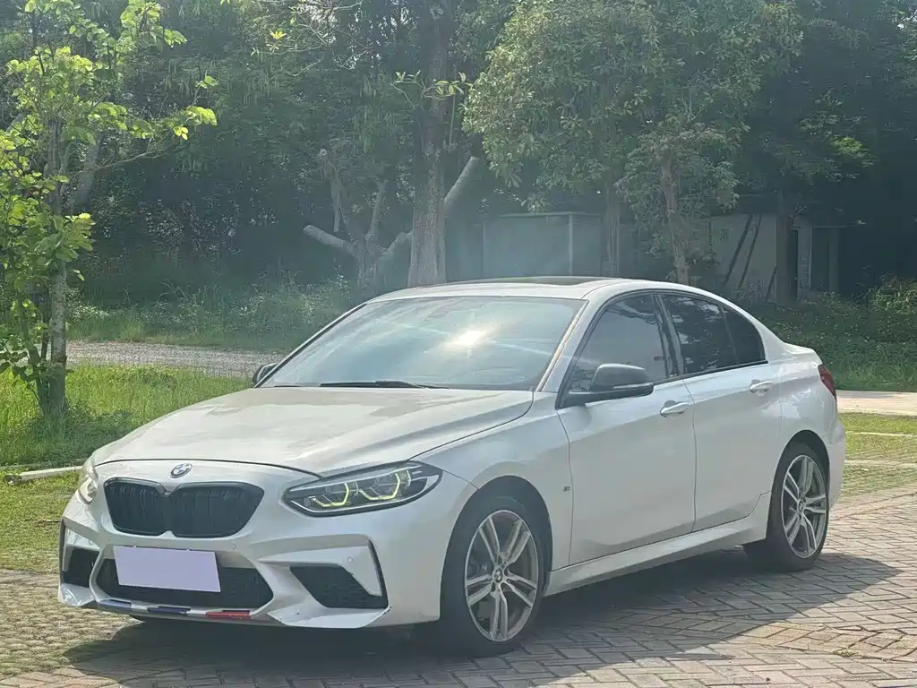 BMW 1 Series 2019 — фото 1