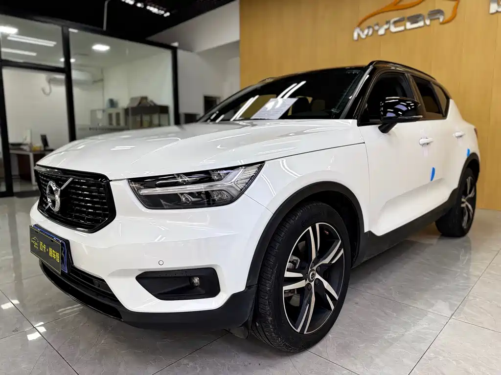 Volvo XC40 2019 — фото 2