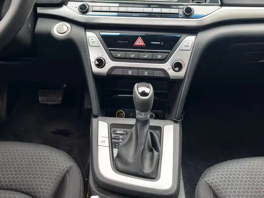 Hyundai Elantra 2018 — фото 12