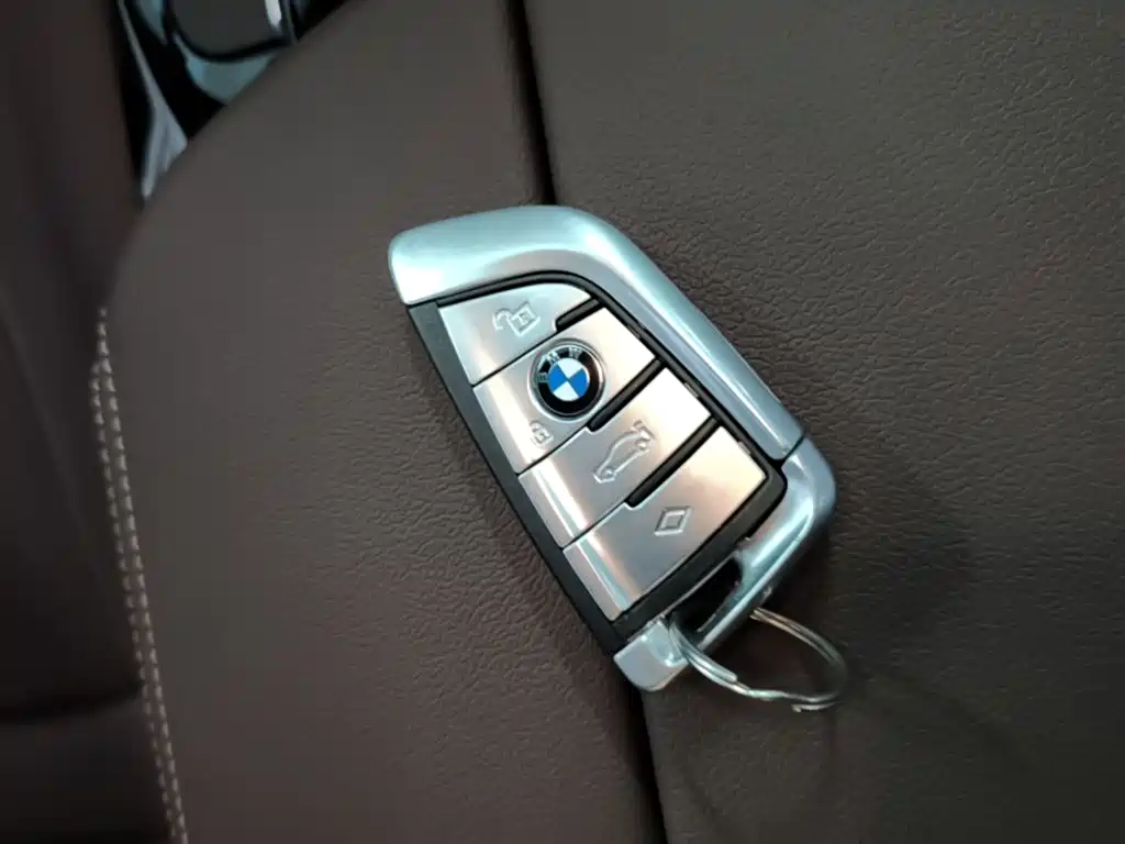 BMW 5 Series 2019 — фото 9