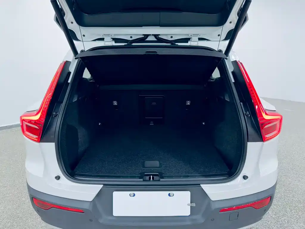 Volvo XC40 2022 — фото 18