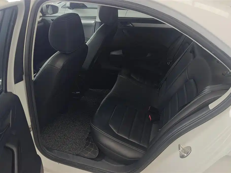 Volkswagen Jetta 2015 — фото 11