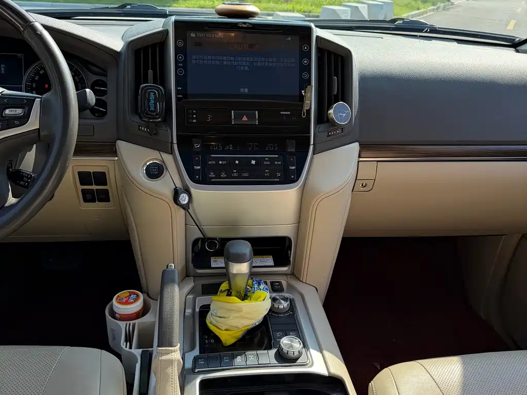 Toyota Land Cruiser 2019 — фото 12