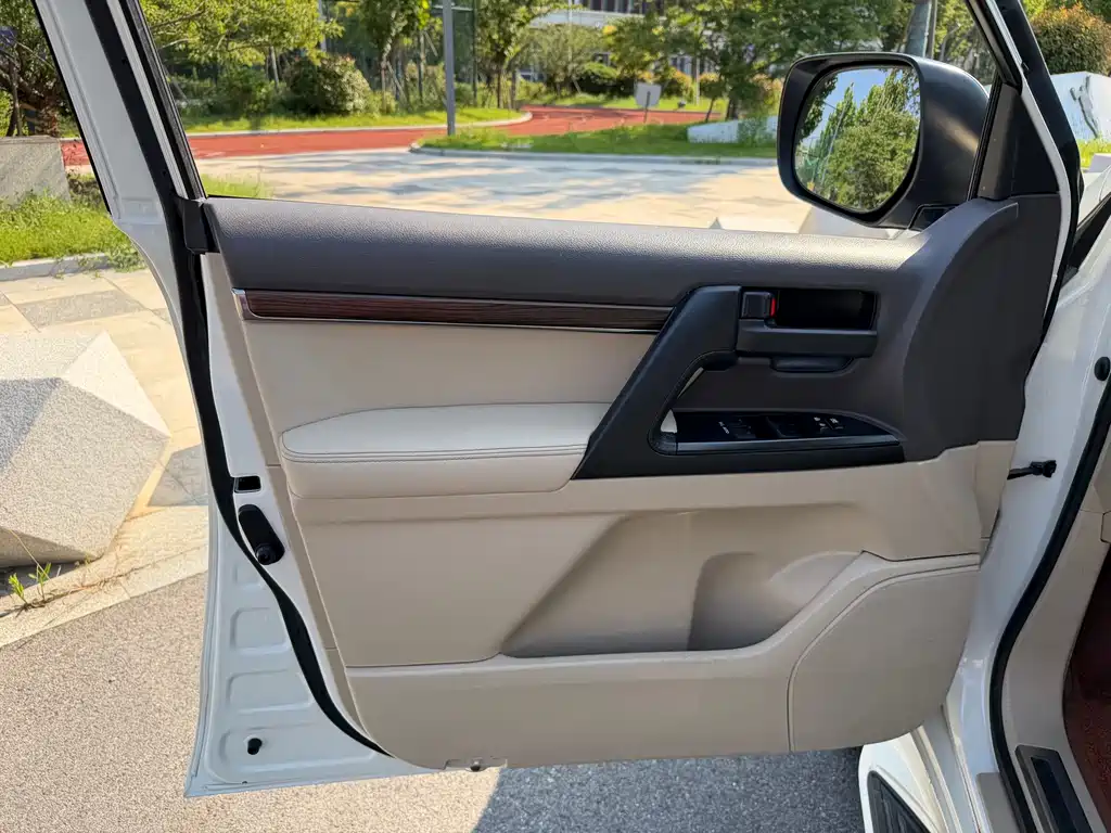 Toyota Land Cruiser 2019 — фото 18