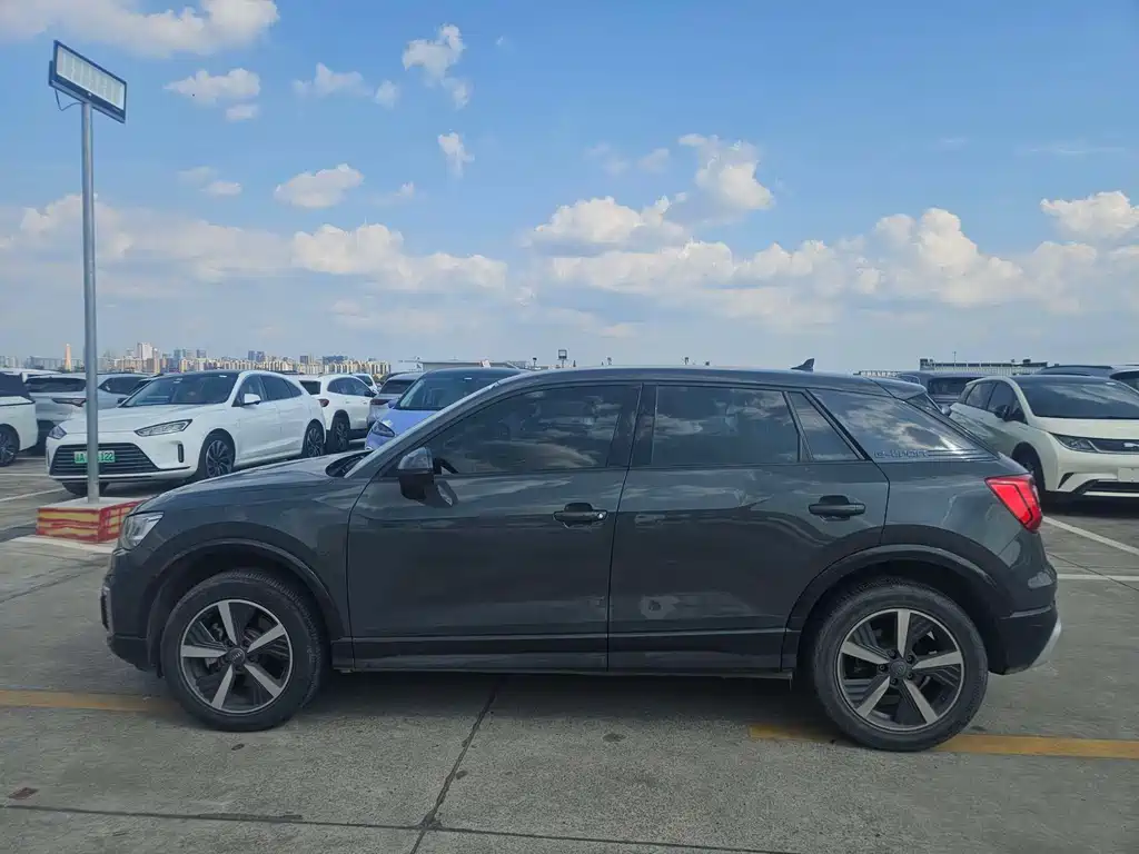 Audi Q2L e-tron 2021