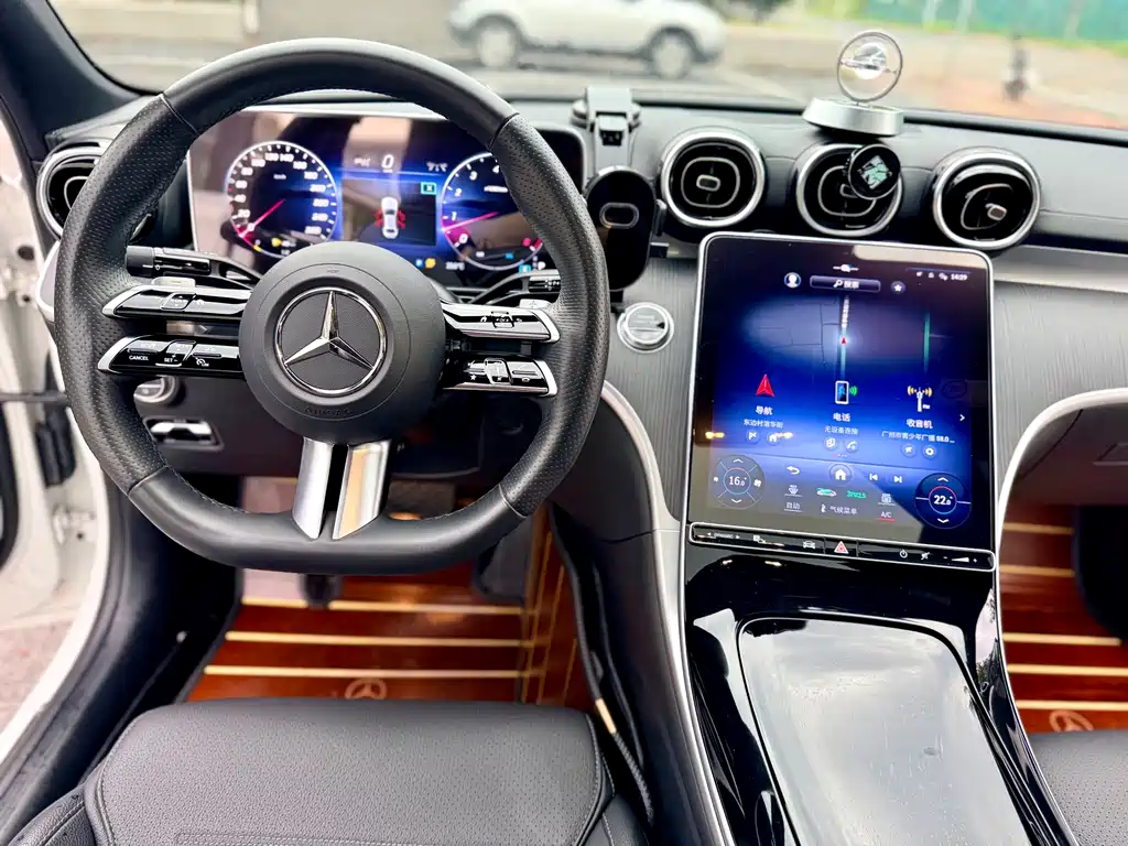 Mercedes-Benz C-Class 2023 — фото 10