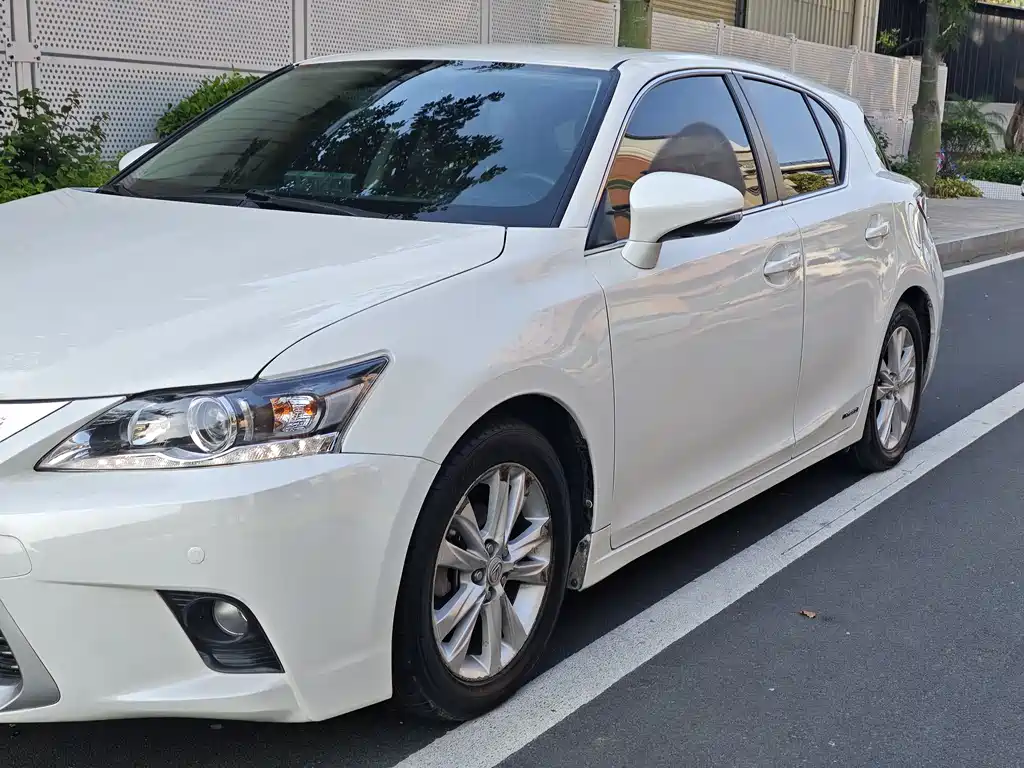 Lexus CT 2016 — фото 15