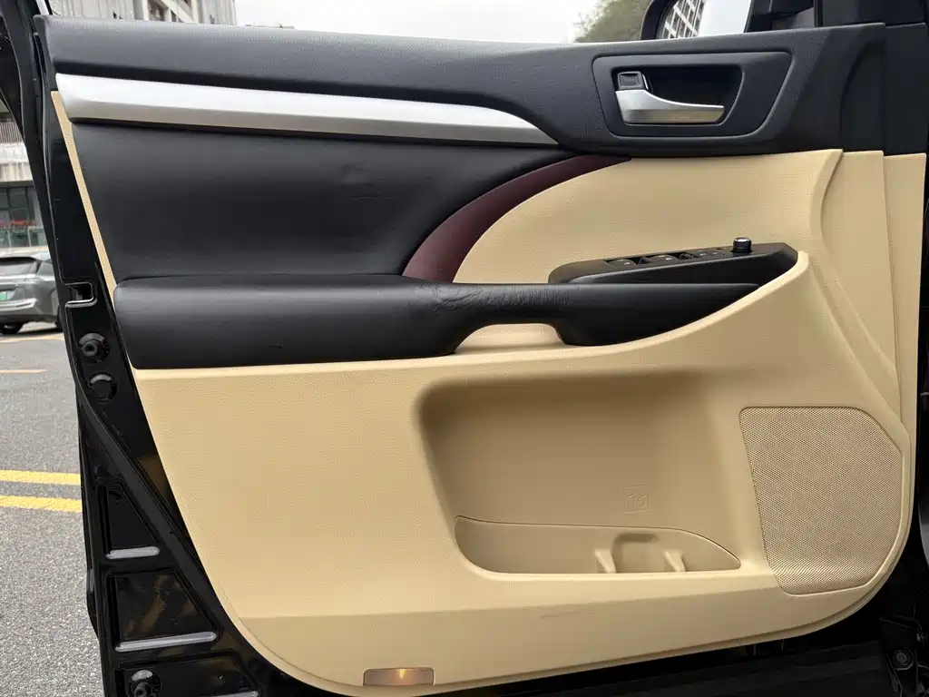 Toyota Highlander 2018 — фото 13