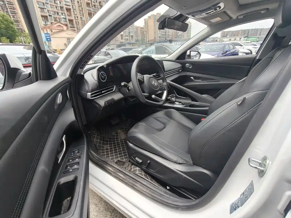 Hyundai Elantra 2023