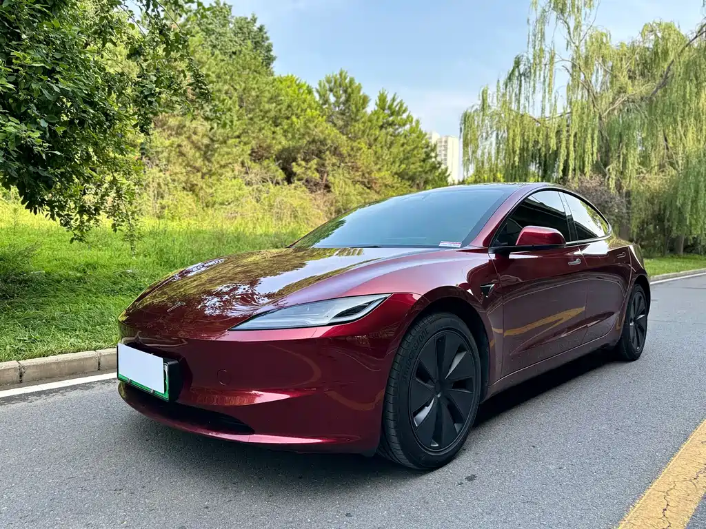 Tesla Model 3 2025 — фото 1