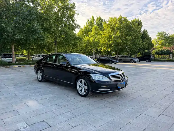 Mercedes-Benz S-Class 2011