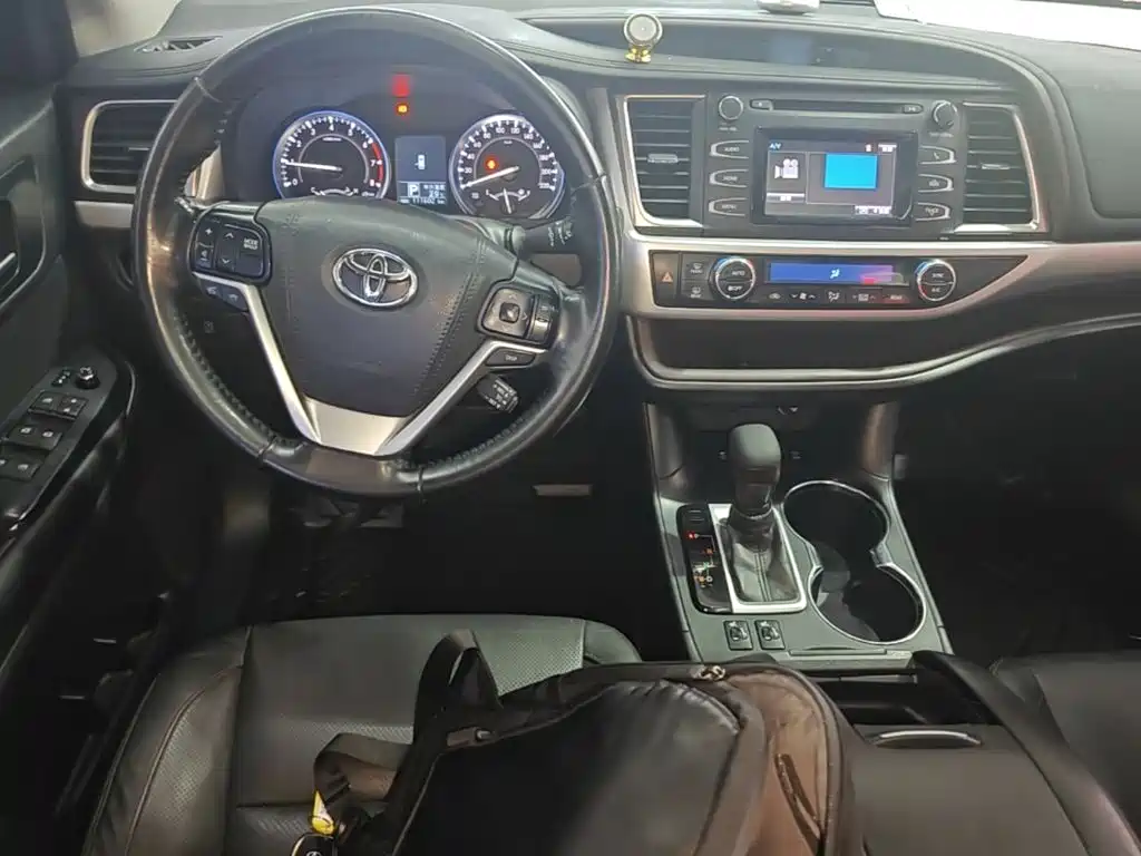 Toyota Highlander 2015 — фото 10