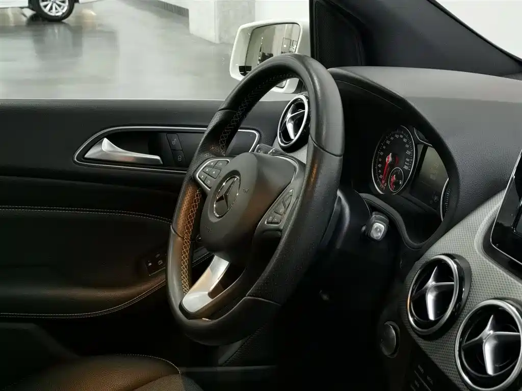 Mercedes-Benz B-Class 2016 — фото 22