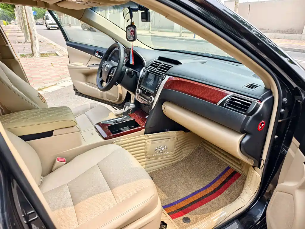 Toyota Camry 2014 — фото 14