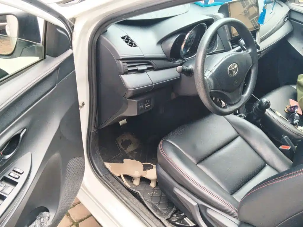 Toyota Yaris L 2017 — фото 12