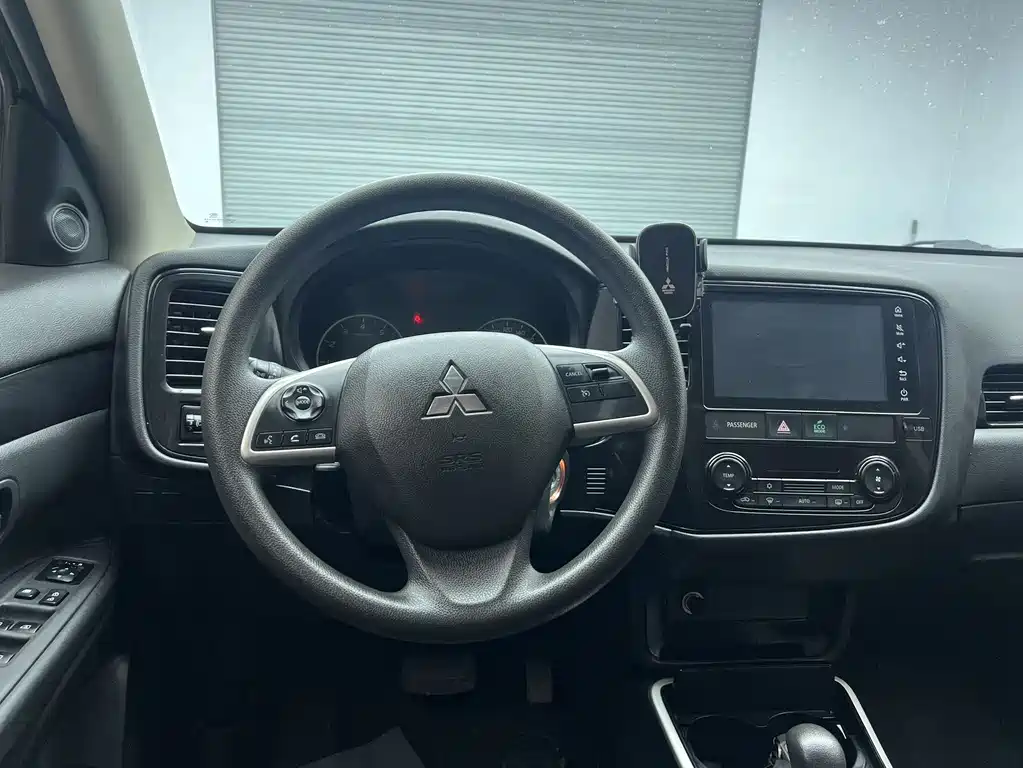 Mitsubishi Outlander 2021 — фото 14