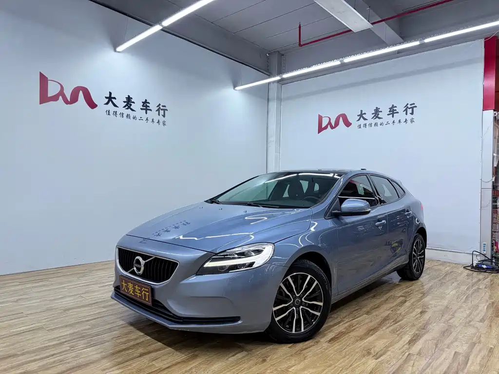Volvo V40 2018 — фото 1