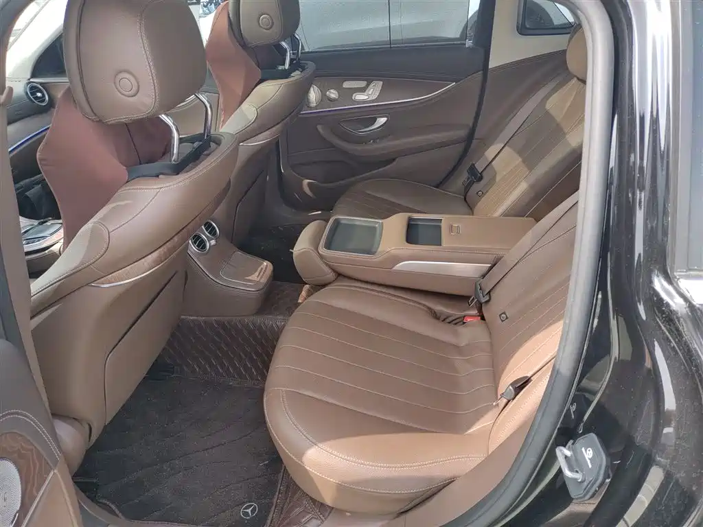 Mercedes-Benz E-Class 2023 — фото 13