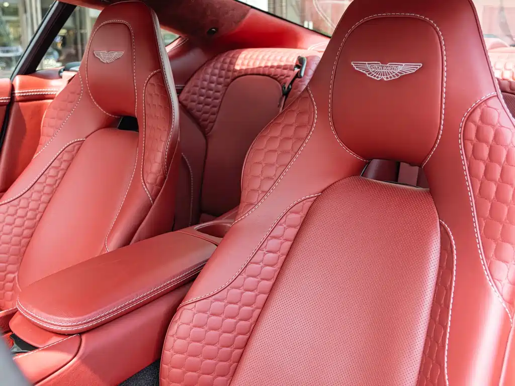 Aston Martin Vanquish 2013 — фото 15