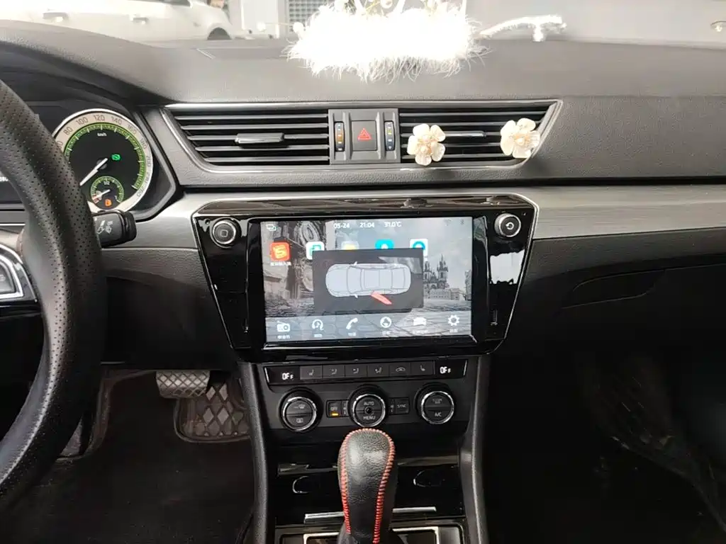 Skoda Superb 2018 — фото 13