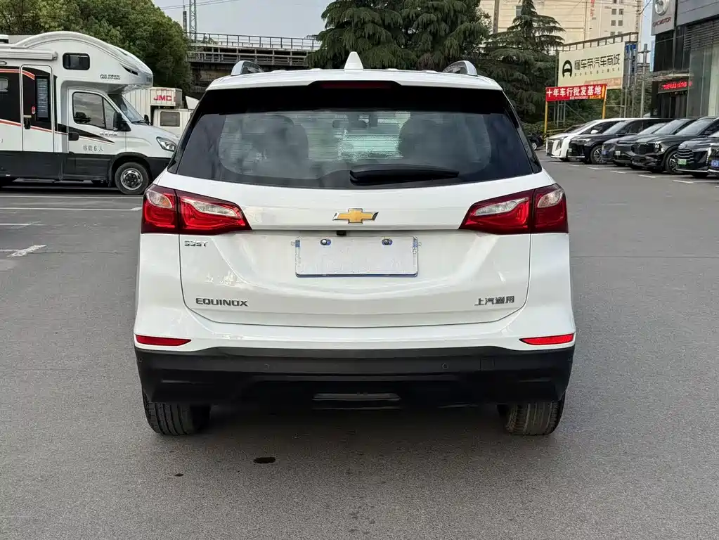 Chevrolet Equinox 2018 — фото 13