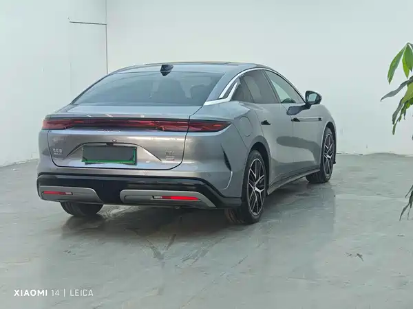 BYD Han L 2025