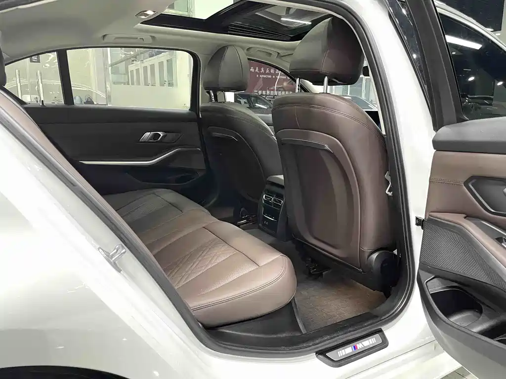 BMW 3 Series 2023 — фото 13