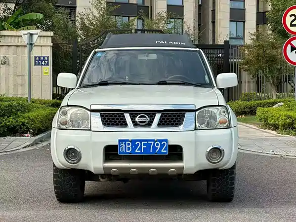 Nissan Paladin 2011