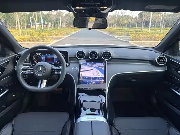 Mercedes-Benz C-Class 2024