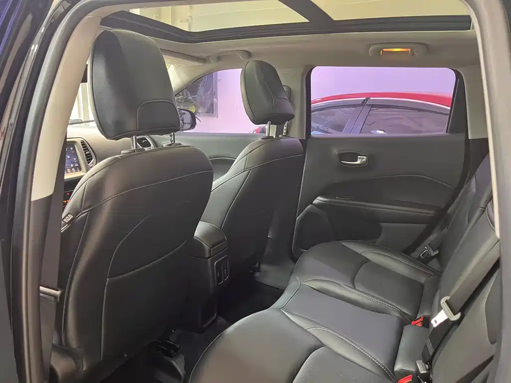 Jeep Compass 2017 — фото 7