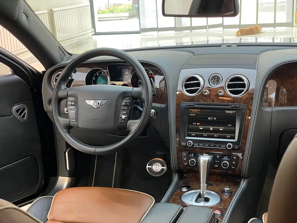 Bentley Flying Spur 2012 — фото 22