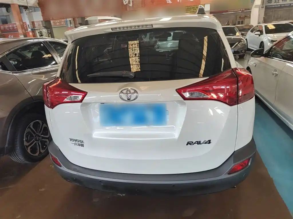 Toyota RAV4 2015 — фото 6