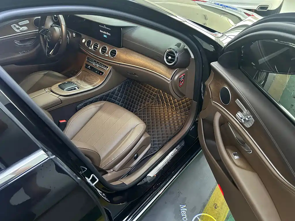 Mercedes-Benz E-Class 2023 — фото 16