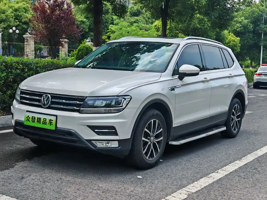 Volkswagen Tiguan L 2018 — фото 1