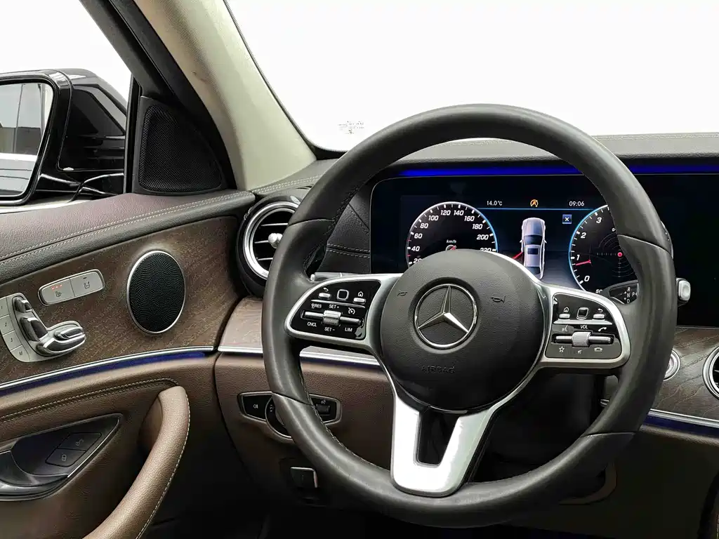 Mercedes-Benz E-Class 2019 — фото 11