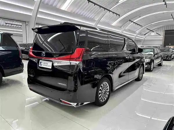 Lexus LM 2022